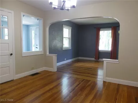 6069 Hyde St, Mentor, OH 44060 photo 3