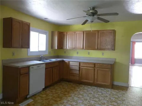 6069 Hyde St, Mentor, OH 44060 photo 12