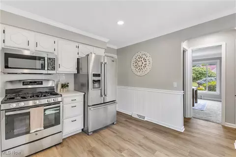 1870 E 225th St, Euclid, OH 44117 photo 6