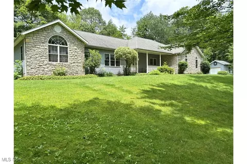 611 Wainwright Rd SE, New Philadelphia, OH 44663