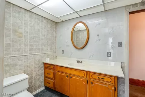 Bath - 516 Floyd St, Akron, OH 44310 photo 3 of 4