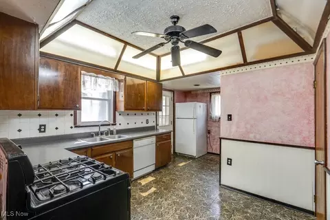Kitchen - 516 Floyd St, Akron, OH 44310 photo 5 of 5