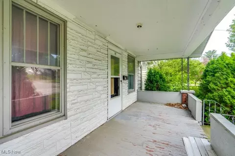 Exterior - 516 Floyd St, Akron, OH 44310 photo 5 of 7