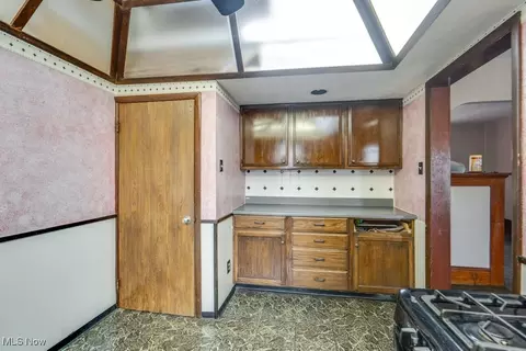 Kitchen - 516 Floyd St, Akron, OH 44310 photo 2 of 5
