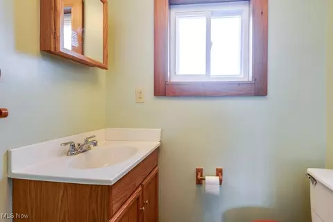 Bath - 516 Floyd St, Akron, OH 44310 photo 1 of 4