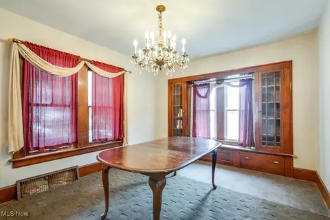 Dining - 516 Floyd St, Akron, OH 44310 photo 2 of 5
