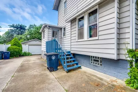 Exterior - 516 Floyd St, Akron, OH 44310 photo 4 of 7