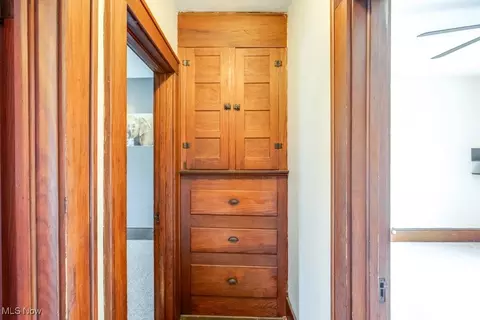 Entry Way - 516 Floyd St, Akron, OH 44310 photo 2 of 2