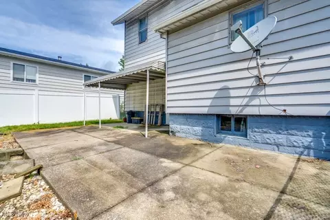Exterior - 516 Floyd St, Akron, OH 44310 photo 2 of 7