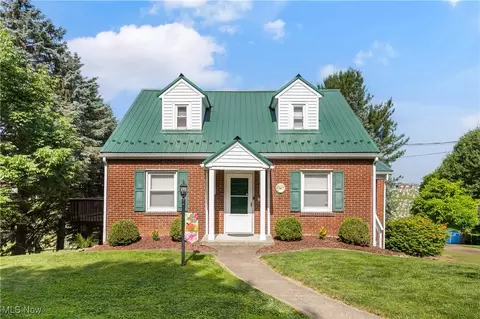 122 W Belleview Dr, Weirton, WV 26062