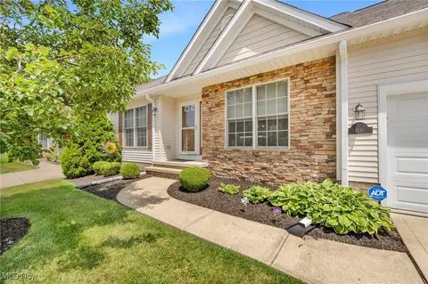 1241 Pebble Ct, Willoughby, OH 44094