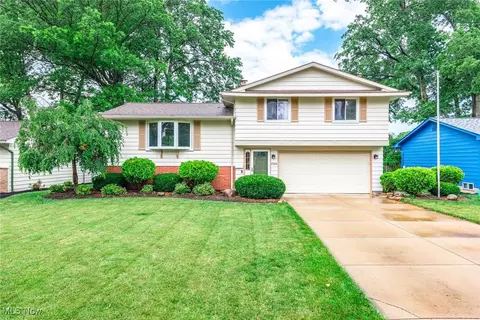 25094 Doe Dr, North Olmsted, OH 44070