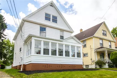 1047 Hawthorne St, Youngstown, OH 44502