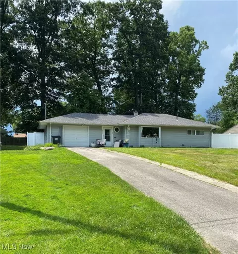 3948 Kiowa Dr, Youngstown, OH 44511