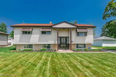 22901 Vera St, Warrensville Heights, OH 44128