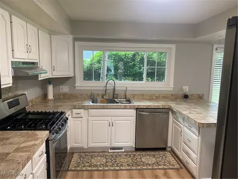 Kitchen - 243 Yale Ave, Elyria, OH 44035 photo 4 of 4