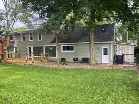 Exterior - 243 Yale Ave, Elyria, OH 44035 photo 4 of 5
