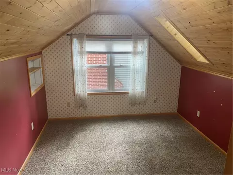 Bedroom - 243 Yale Ave, Elyria, OH 44035 photo 7 of 8