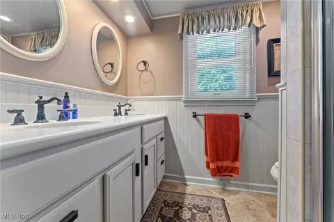 Bath - 16 Centennial Dr, Poland, OH 44514 photo 3 of 5