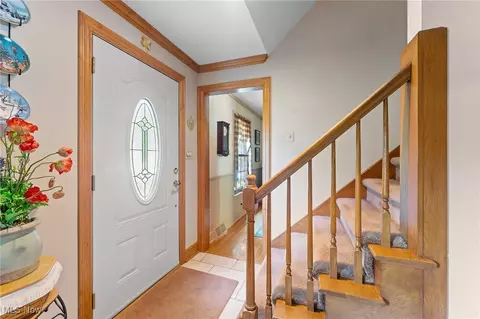 Entry Way - 16 Centennial Dr, Poland, OH 44514 photo 2 of 2