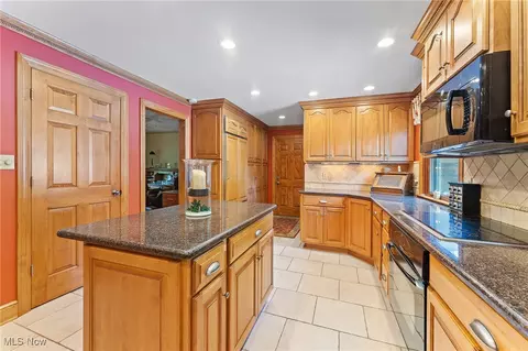 Kitchen - 16 Centennial Dr, Poland, OH 44514 photo 4 of 6