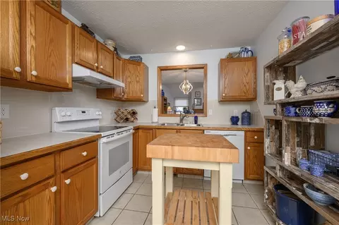 Kitchen - 4758 Preserve NW, Canton, OH 44708 photo 2 of 2