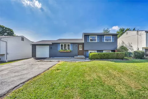 2513 Walnut St, Girard, OH 44420