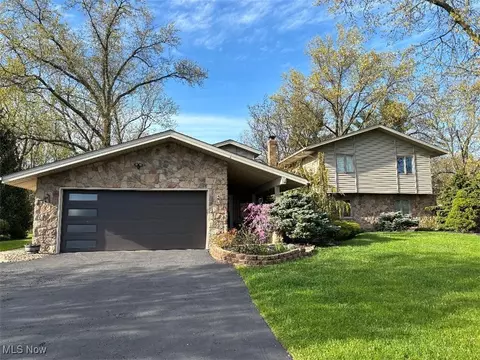 25453 Bryden Rd, Beachwood, OH 44122