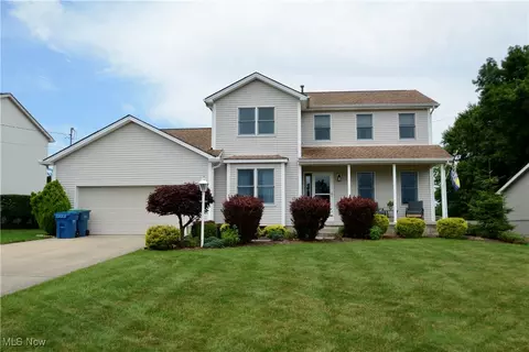 320 Lauretta Ln, Hubbard, OH 44425