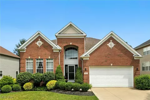 97 Heartland Cir, Hinckley, OH 44233