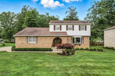 886 Squirrel Hill Dr, Youngstown, OH 44512