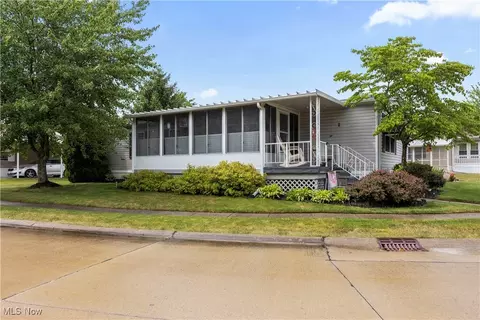 2 Shuberts Aly, Olmsted Falls, OH 44138