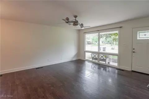 1277 Dewitt Dr, Akron, OH 44313 photo 3