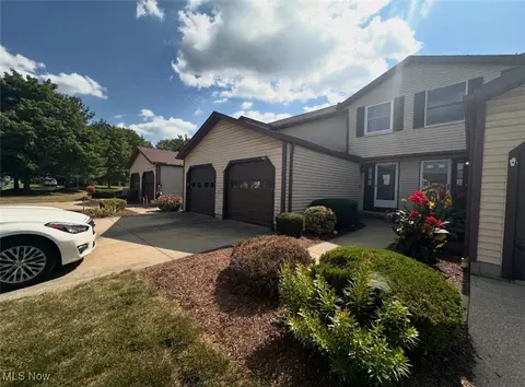 656 Topaz Ln, Brunswick Hills, OH 44212
