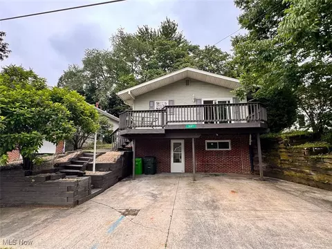1587 Hilda St, Lakemore, OH 44250