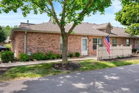 2813 Shakespeare Ln, Avon, OH 44011