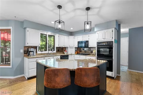 Kitchen - 3049 Deercrest Path, Stow, OH 44224 photo 2 of 4
