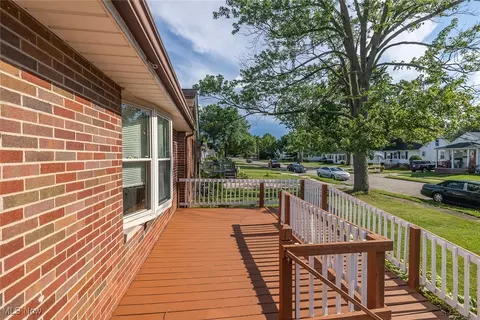 232 Lexington Ave, Elyria, OH 44035 photo 4
