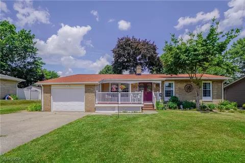 2077 Daniels Ave, Akron, OH 44312