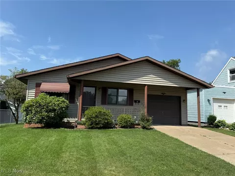 122 N Fairview Ave, Dover, OH 44622