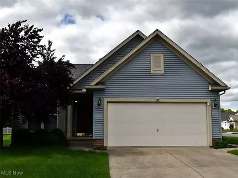 209 Potters Cir, Girard, OH 44420