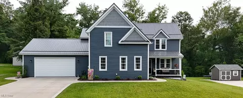 138 S Cherry St, Gnadenhutten, OH 44629