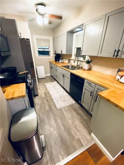 Kitchen - 94 Shadyside Dr, Boardman, OH 44512 photo 1 of 3