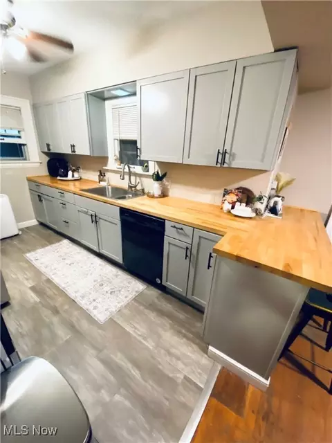 Kitchen - 94 Shadyside Dr, Boardman, OH 44512 photo 3 of 3