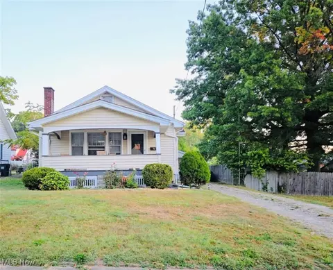 94 Shadyside Dr, Boardman, OH 44512