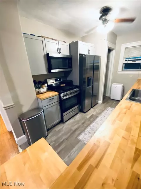 Kitchen - 94 Shadyside Dr, Boardman, OH 44512 photo 2 of 3