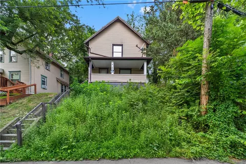 677 Sharon St, Akron, OH 44314