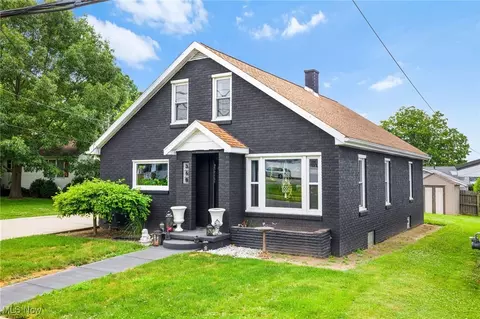 360 Garfield Ave NW, Carrollton, OH 44615