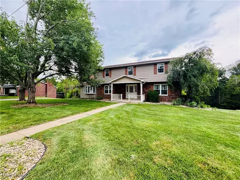 224 N Hills Dr, Parkersburg, WV 26104