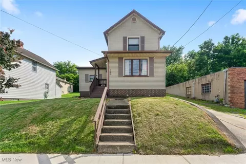 160 State St, Struthers, OH 44471 photo 1